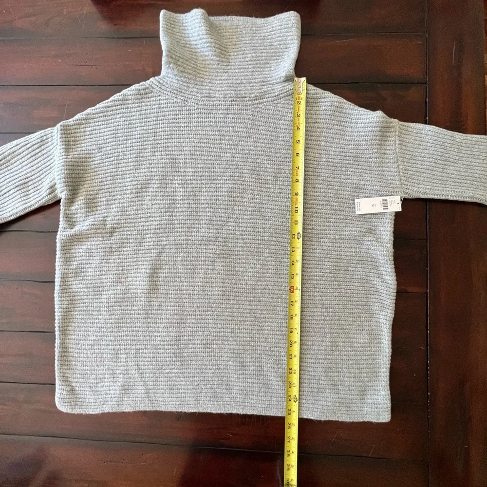 NWT Anthropologie Soft Cowl Neck Sweater. Size Medium. Gray color. - Picture 6 of 8